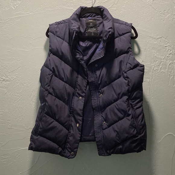 GAP
Outdoor Edition- Winter Warmth
Large but snug fit
Blue w white polka dots - Picture 2 of 6